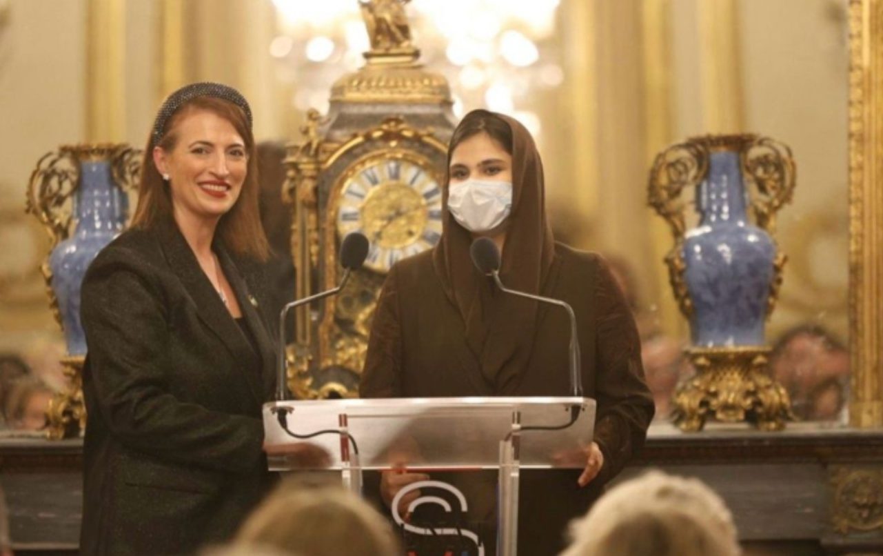 أميرة القباع تتحدث في حفل Women in Tech Global في باريس